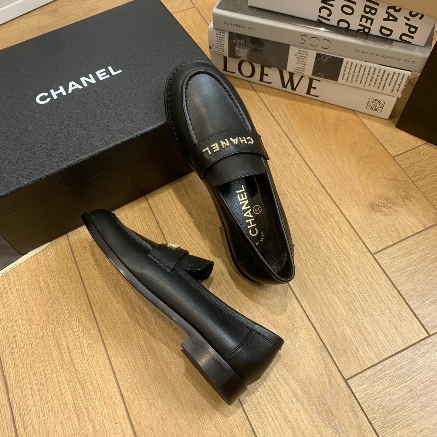 👟👟Ex-factory price 640👟👟 🍀2025 spring and summer new Chanel Chanel small diamond buckle monogram Loaf lazy half-slippers, which can be worn all year round. No matter when you wear them, they are very high-end and durable. When shopping, you can attract attention on the street! Easily travel between commuting and leisure occasions, becoming a carefree fashionable and elegant woman~ Upper: cowhide/butter Lining: lambskin Sole: Italian genuine leather outsole Size: 35-39 (40/41 customized, non-refundable and non-exchangeable 👉